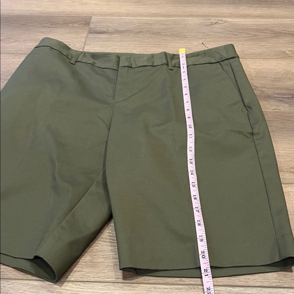 NWT Liz Claiborne Emma Style Olive Green Shorts Modest Cotton/Spandex - Picture 2 of 11